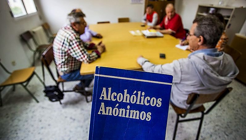 Reunión del Grupo Despertar de Alcohólicos Anónimos en José Leonardo Ortiz, Chiclayo